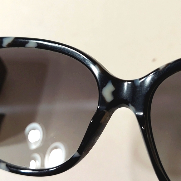 Versace Sunglasses With Case Beautiful Black And Ivory Frame Good Condition - Picture 6 of 11